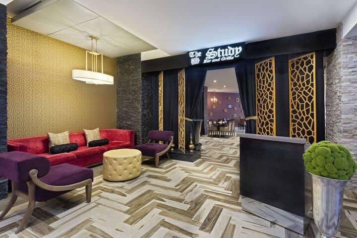 Lounge 26 of 35